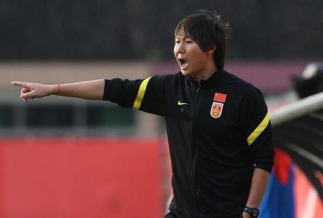 半岛体育入口-意难平!从最佳半场到1分只需1次换人 李铁变头铁