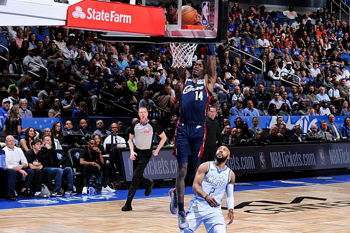 半岛体育-迅速找回了顶级3D后场的水准,骑士真是从国王白捡了一个大宝贝?